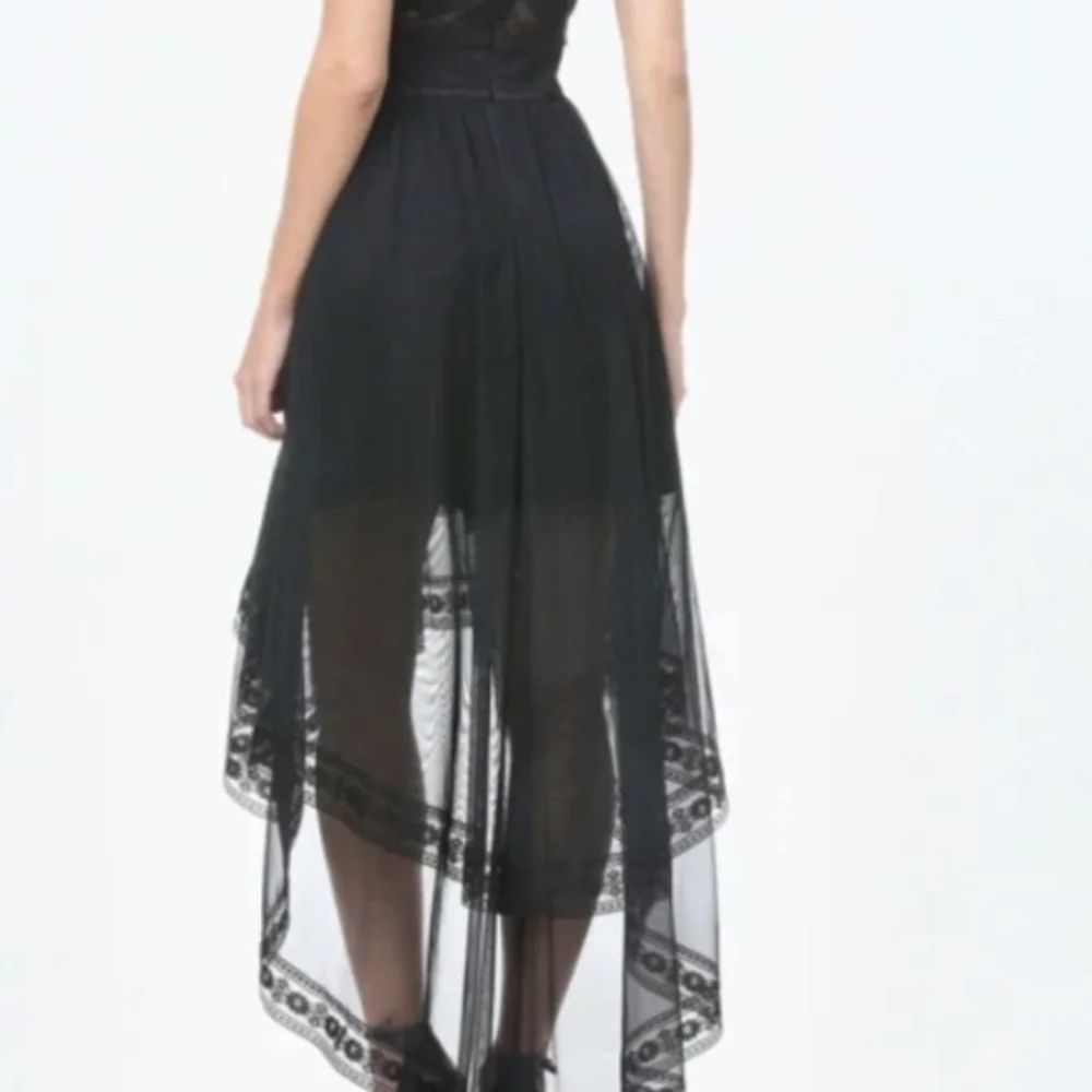 Elegant Black Lace Dress - Picture 3 of 8